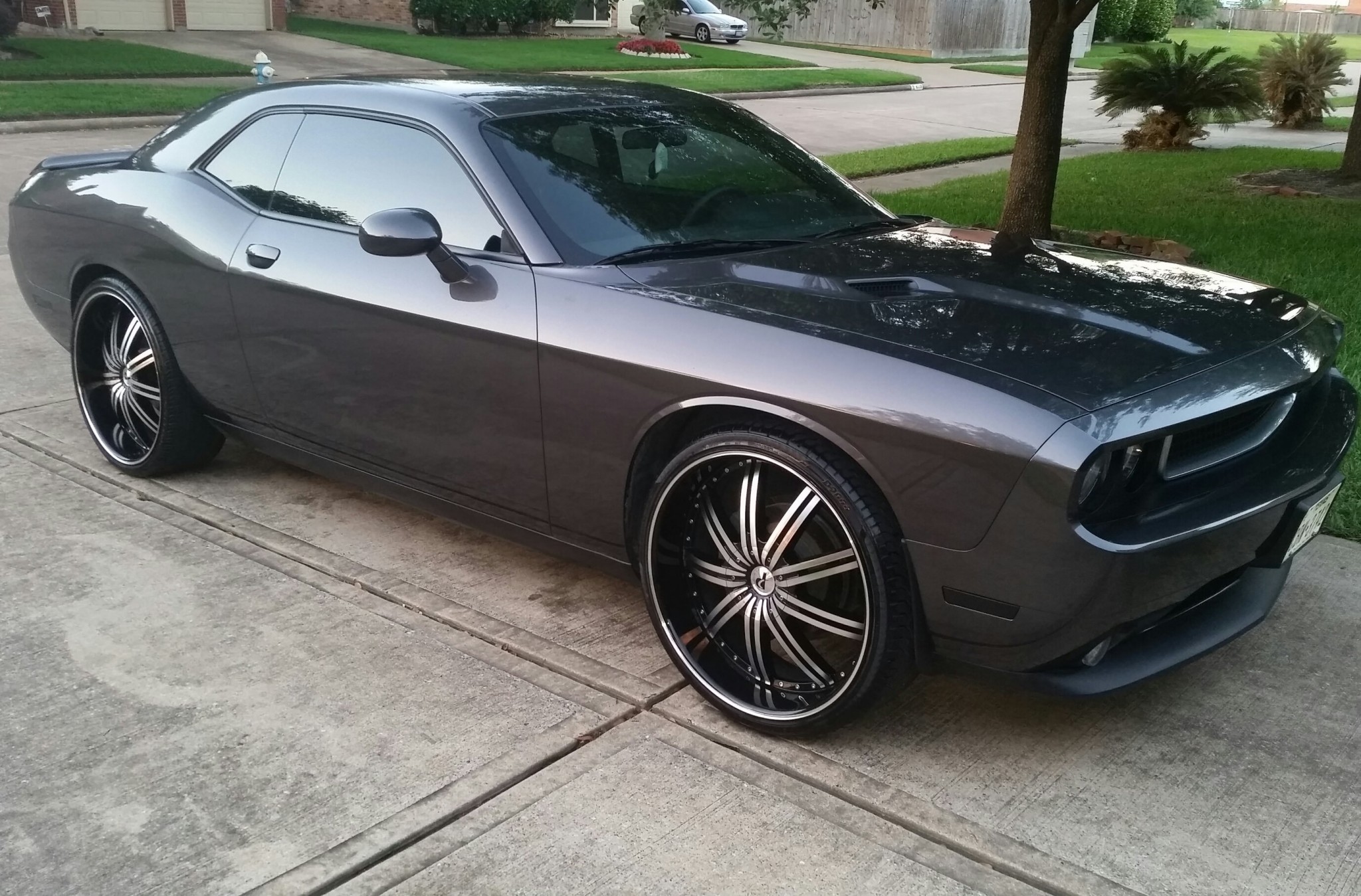 Eddoees Dodge Challenger on 24s - Big Rims - Custom Wheels