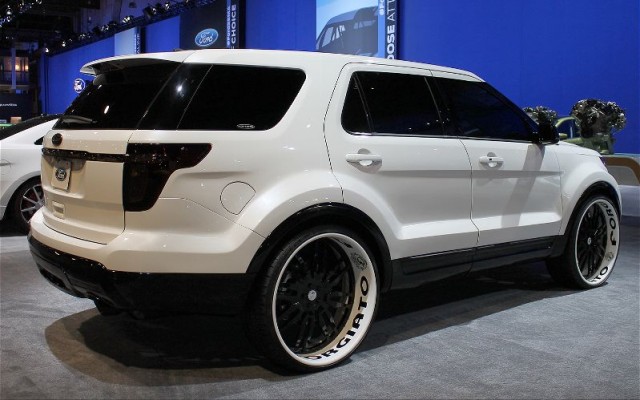 2013 Ford Explorer on 26 inch Forgiato's - Big Rims - Custom Wheels