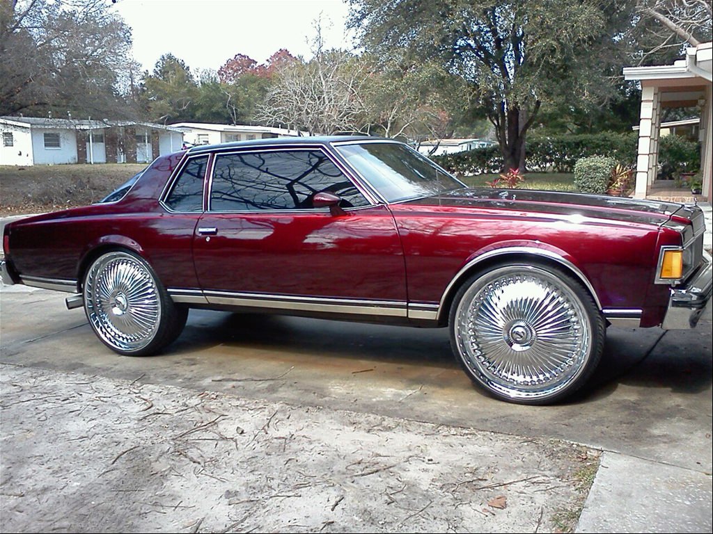 Chevy Caprice Classic 2 dr coupe on 28 dub Floaters.