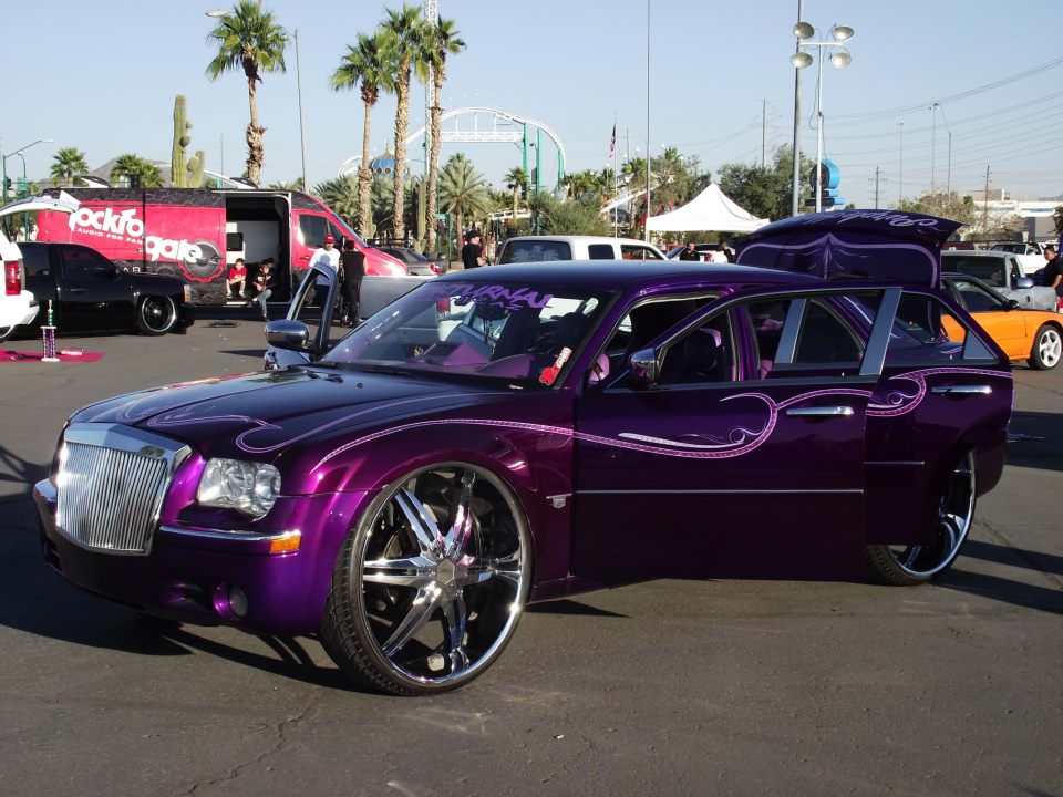 Fully Custom Chrysler 300 - Big Rims - Custom Wheels