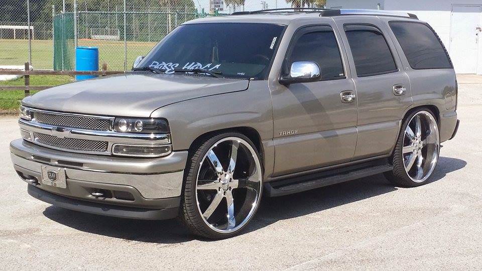 2000 Chevy Tahoe on 28 Inch u2 55s - Big Rims - Custom Wheels