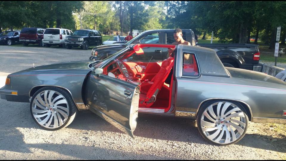 For sale 15,000 88 t top cutlass 📞 9856028256 Big Rims Custom Wheels