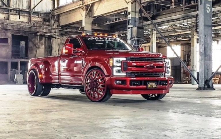 Ford Super Duty F-250 V8 on Custom Wheels - Big Rims - Custom Wheels